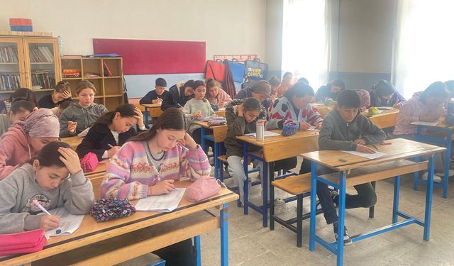 Çakıllar Vali Kemal Katıtaş Ortaokulu'nda Bursluluk Sınavı İçin Yoğun Hazırlık!