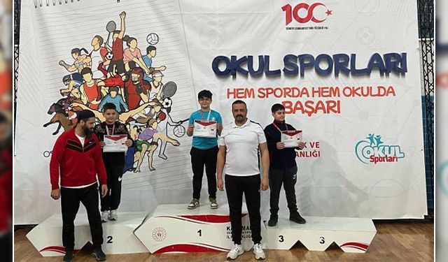 Okul Sporlarında Karaaslan Birinci Oldu