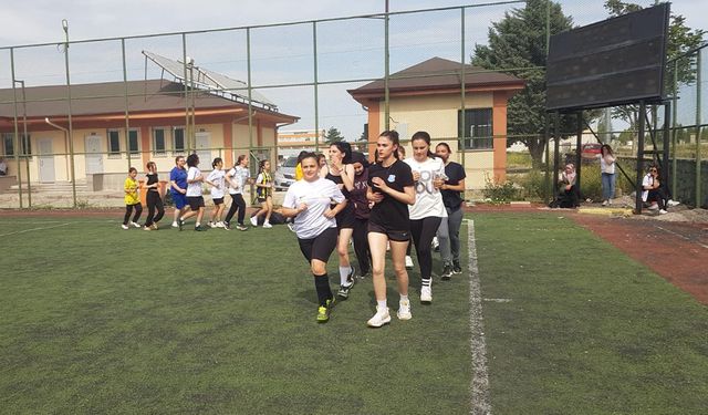 Akşehir Kadın Futbol Takımı İlk Antrenmanını Gerçekleştirdi