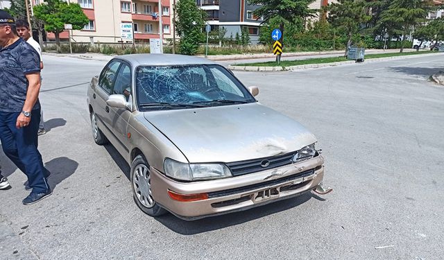 Yeni Mahalle’de Motosiklet ile Otomobil Çarpıştı: 1 Yaralı