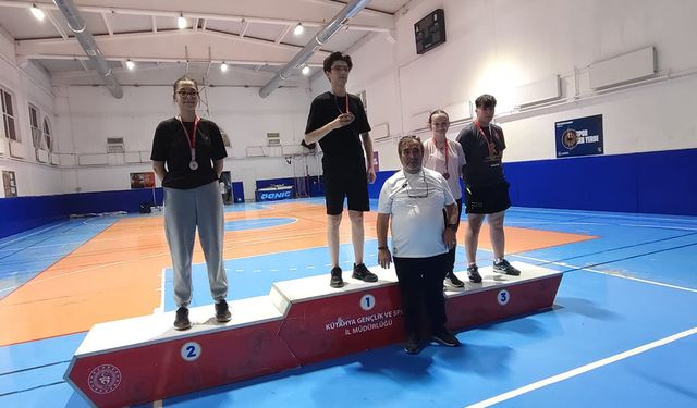 Akşehirli Öğrenci Masa Tenisi Turnuvasında Üçüncü Oldu