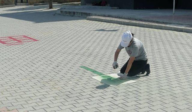 Okul Bahçesine Geleneksel Çocuk Oyunları Çizildi