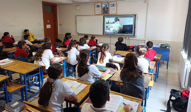 Ortaokullarda Tanıtım Videoları İzletildi