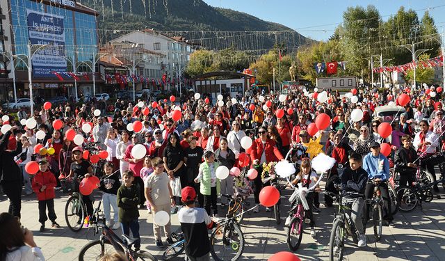 Cumhuriyet’in Kadınları Pedallarını Cumhuriyet İçin Çevirdi