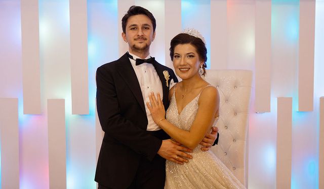 Esra ile M. Cihat Dünyaevine Girdi