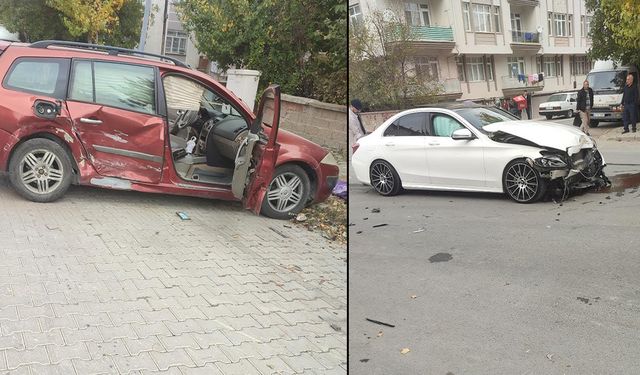 Üç Aracın Karıştığı Trafik Kazasında 2 Yaralı