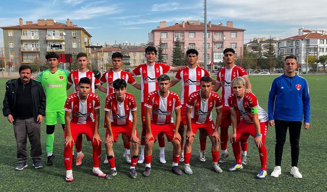 U-16 Kırmızı Karıncalar Farklı Kazandı