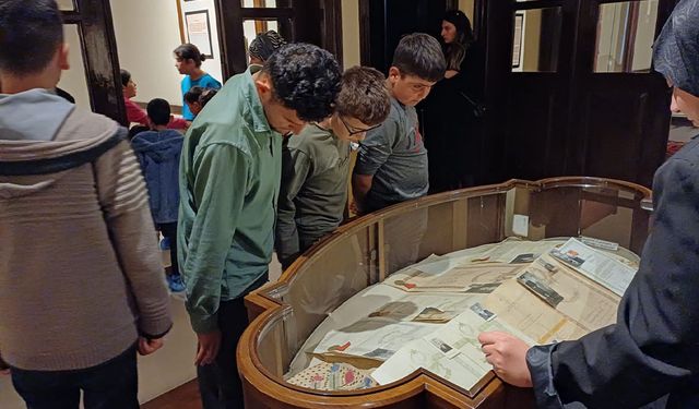 Özel Eğitim Öğrencilerinden Ata’ya Saygı Dolu Ziyaret