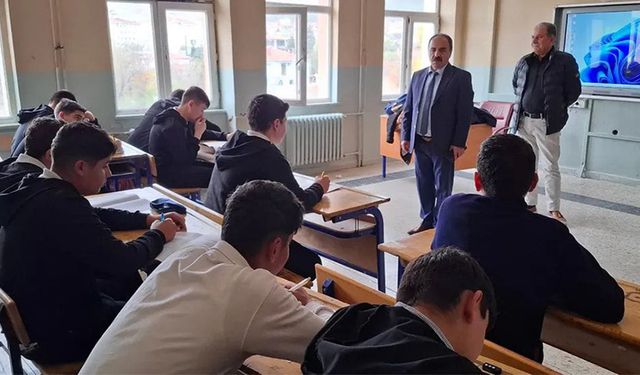 Yunak MTA Lisesinde Ortak Sınav Denetimi