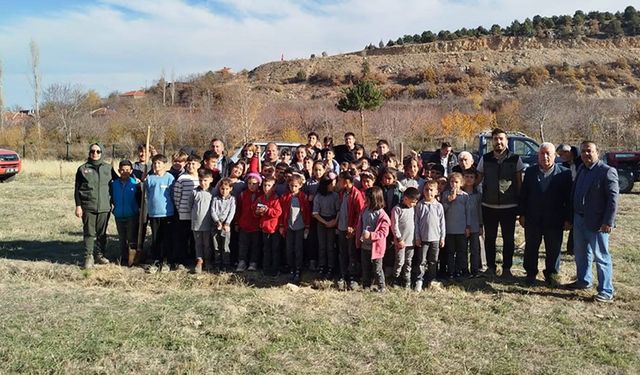 Kardeş Okul Projesi Kapsamında 100 Fidan Toprakla Buluştu