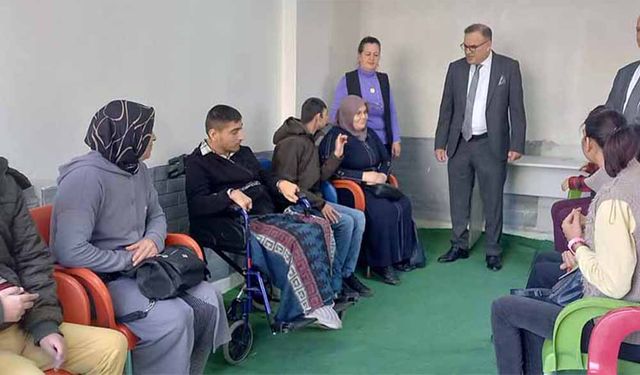Topaloğlu, Özel Öğrenciler ve Aileleriyle Bir Araya Geldi