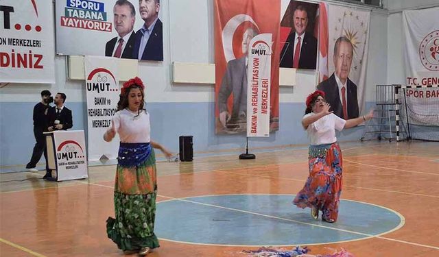 Zekai Baloğlu Spor Salonu’nda Renkli Gösteriler
