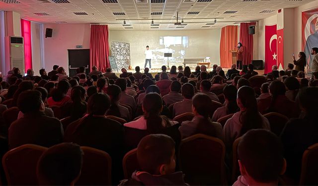 Yunak'ta Şiir Dinletisi Mest Etti