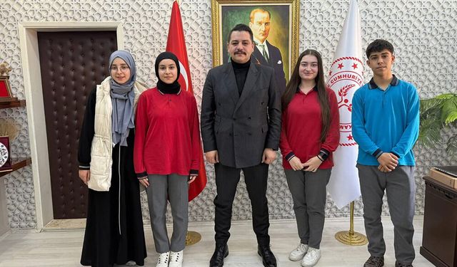 Yunak'ta Başarılı Öğrencilerden Kaymakama Ziyaret