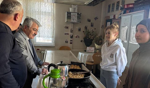 Kaymakam Yiğit, Kursiyerlerle Buluştu ve Çalışmaları Değerlendirdi