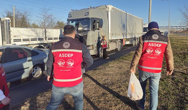 Yolda Olanlara İftariyelik Dağıtıldı