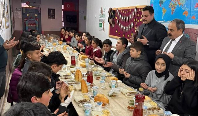 Yunak Koçyazı'da Öğrencilerle İftar Programı