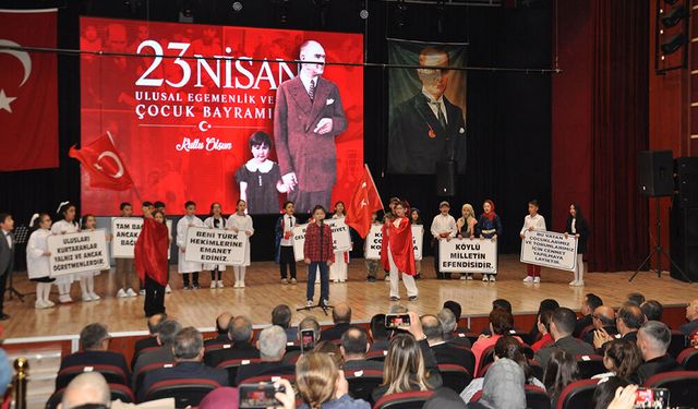 Çocuklar Bayramlarını Gururla Kutladı