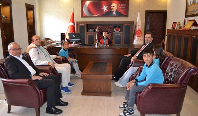 Başsavcı Abur Koltuğunu Minik Miraç’a Devretti