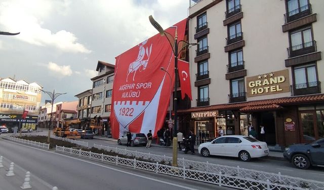 Dev Akşehirspor Bayrağı Şehirde Coşku Yarattı