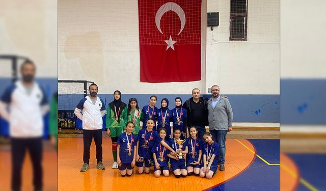 Engili Hasan Doğan Ortaokulu Konya Şampiyonu