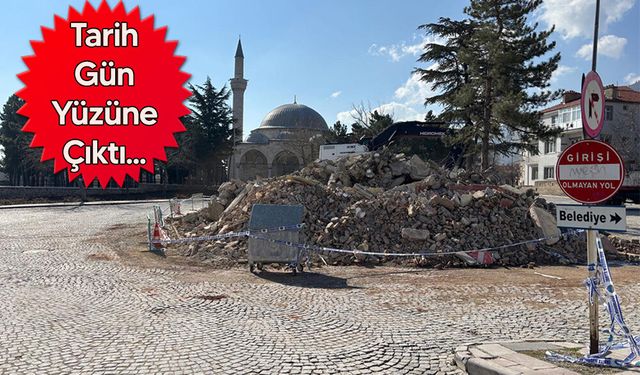 İmaret Camii Çevresindeki Son Engel de Kaldırıldı