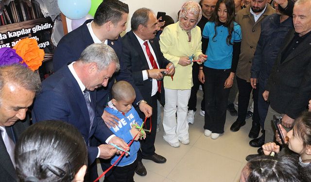 Yunak Sülüklü'de Kütüphane Açılışı Gerçekleştirildi