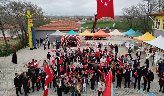 Yunak'ta 23 Nisan Ulusal Egemenlik Çocuk Bayramı Coşkuyla Kutlandı