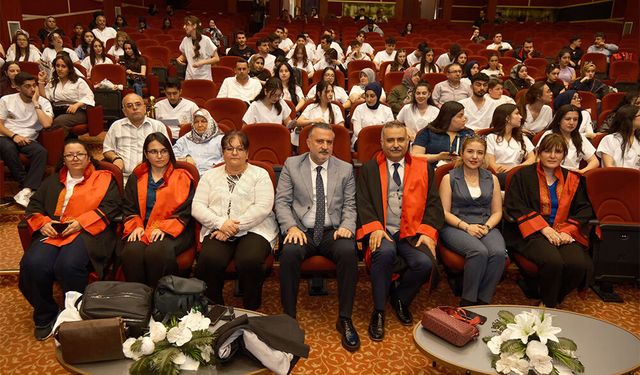 Kadir Yallagöz Sağlık Yüksekokulu’nda Üniforma Giyme Töreni Düzenlendi