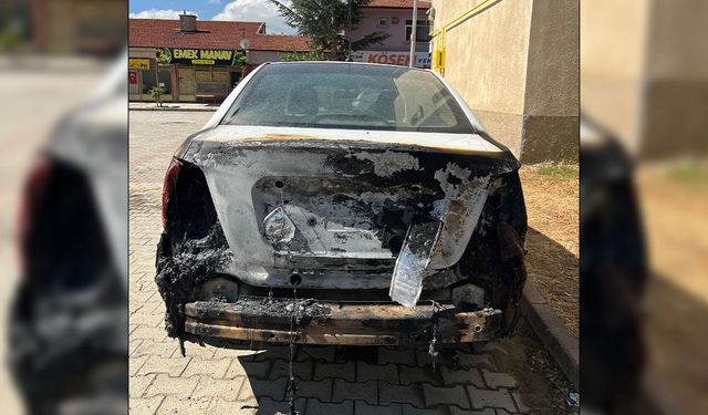Kundaklanan Araçlar Mahalleliyi Tedirgin Etti