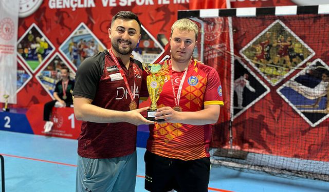 Dereceye Giren Kulüplere Ödülleri Törenle Verildi