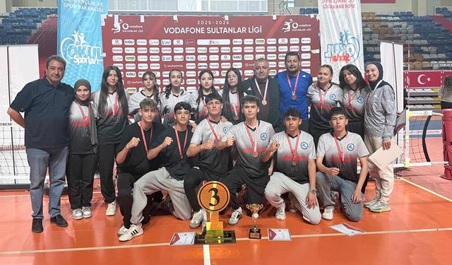Akşehir Tarık Buğra Sosyal Bilimler Lisesi Türkiye Üçüncüsü Oldu