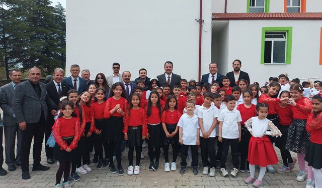 Yunak Hacı Tekin İlkokulundan Yıl Sonu Gösterisi