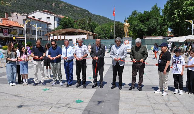 Akşehir BİLSEM'den Cumhuriyet Meydanı'nda Sanat Rüzgârı