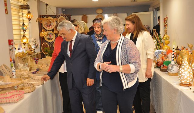 KOMEK Yıl Sonu Sergisi ve Kermesi Yoğun Katılımla Açıldı