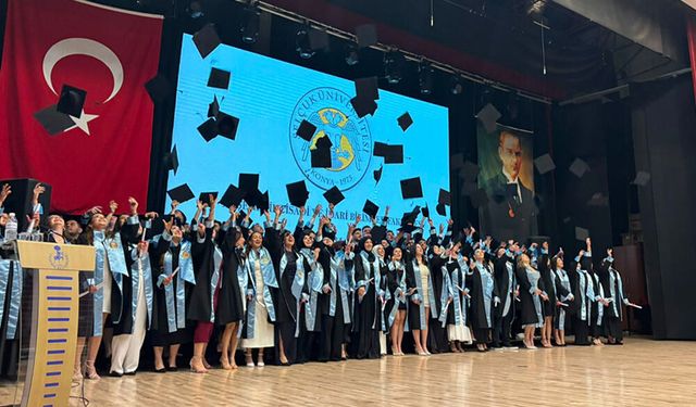 Akşehir İİBF’de Mezuniyet Sevinci