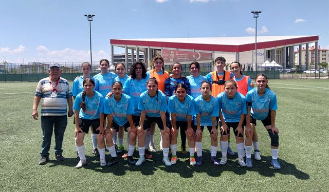 Akşehir Kadın Futbol Takımı Deplasmanda Farklı Kazandı: 3-0