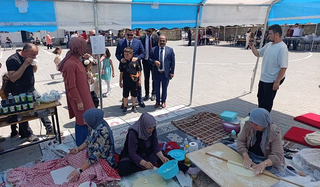 Yunak Atatürk İlkokulu'ndan Kermes