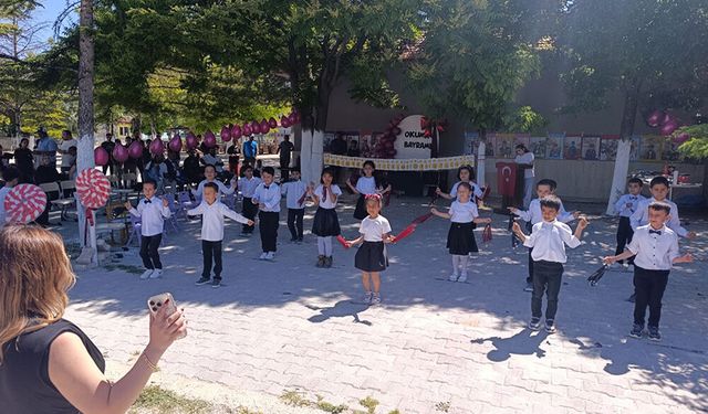 Yunak Saray Öğrencilerinden Okuma Bayramı