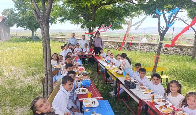 Yunak Turgut İlkokulu’ndan Bahar Şenliği!