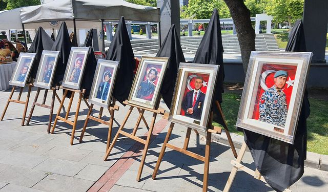 15 Temmuz Etkinliklerinde Duygulandıran Rölyef Sergisi