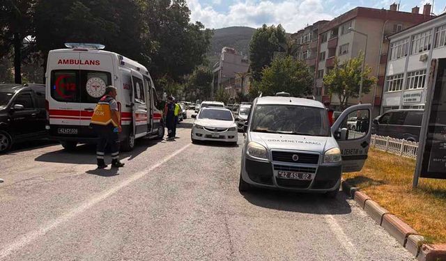 Otomobil ile Motosiklet Çarpıştı: 1 Yaralı