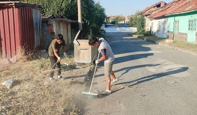 İki Çocuktan Örnek Davranış