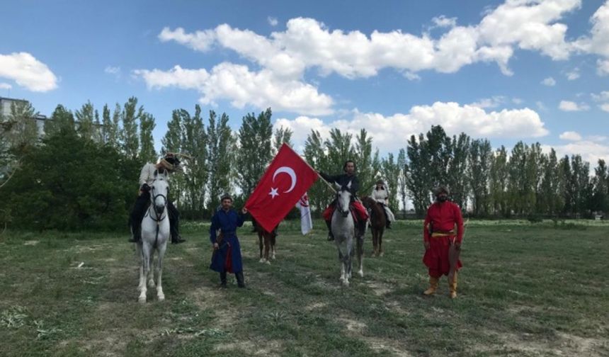 ATLI OKÇULARDAN GENÇLİK HAFTASI GÖSTERİSİ (FOTOĞRAFLAR İÇİN TIKLAYINIZ)