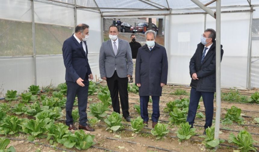 ÖDÜLÜ ENGELLİ ÖĞRENCİLER ADINA ALDI (FOTOĞRAFLAR İÇİN TIKLAYINIZ))