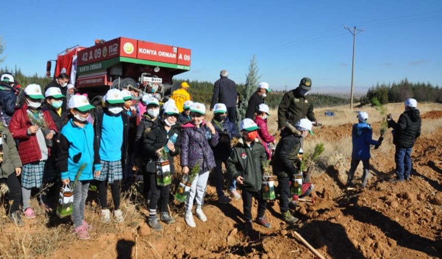 AKŞEHİR ŞEHİTLERİ VE ADALET ORMANLARI GENİŞLİYOR (FOTOĞRAFLAR İÇİN TIKLAYINIZ)