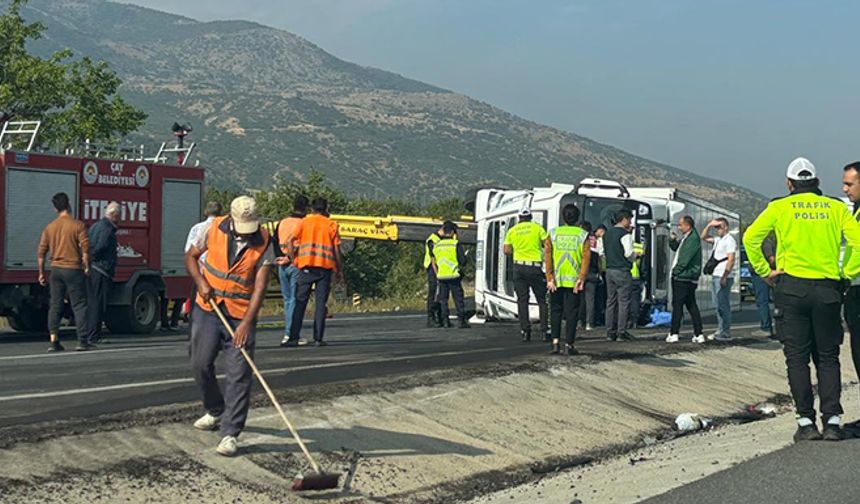 ÇAY'DA TRAFİK KAZASI: 1 ÖLÜ