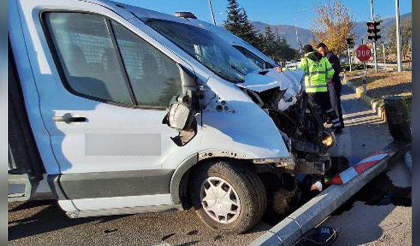 TREN GARI KAVŞAĞINDA TRAFİK KAZASI: 1 YARALI