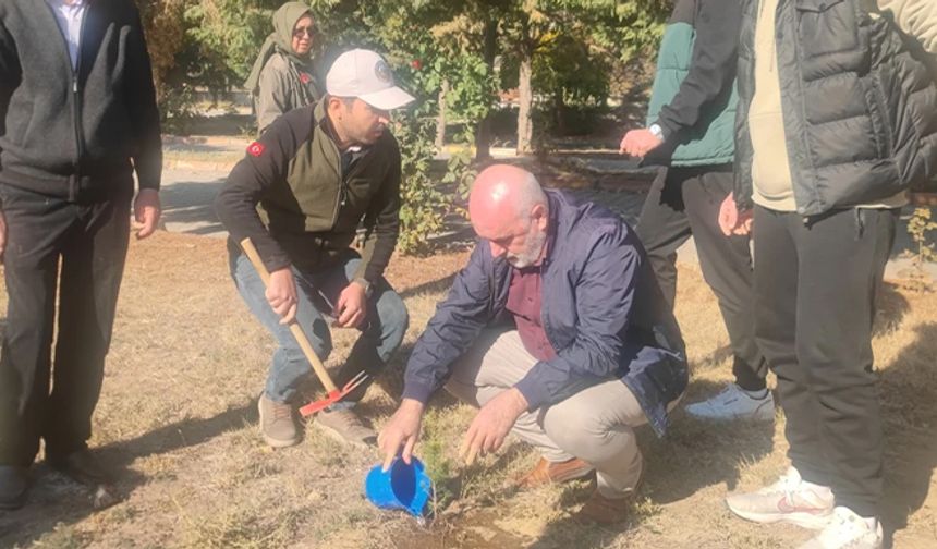 MÜHENDİSLİK VE MİMARLIK FAKÜLTESİ’NDEN FİDAN DİKME ETKİNLİĞİ