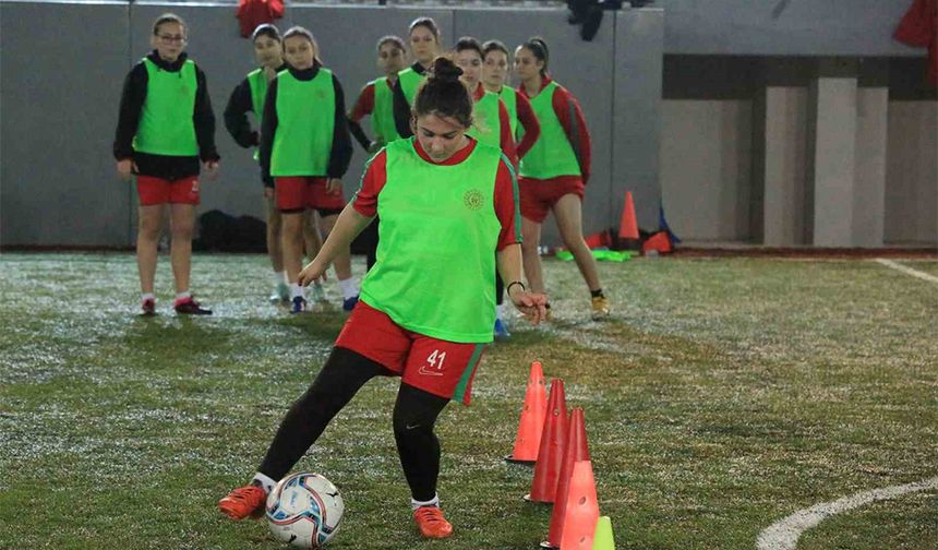 Akşehir’de Kadın Futbol Takımı Kuruluyor